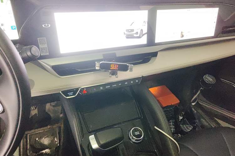 Used Geely Auto Monjaro L 2023 2.0TD High-Power Automatic Two-Wheel Drive Flagship Version Audio And AC Panel