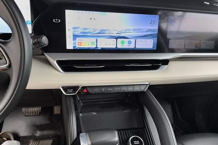 Used Geely Auto Monjaro L 2023 2.0TD High-Power Automatic Two-Wheel Drive Flagship Version Audio And AC Panel