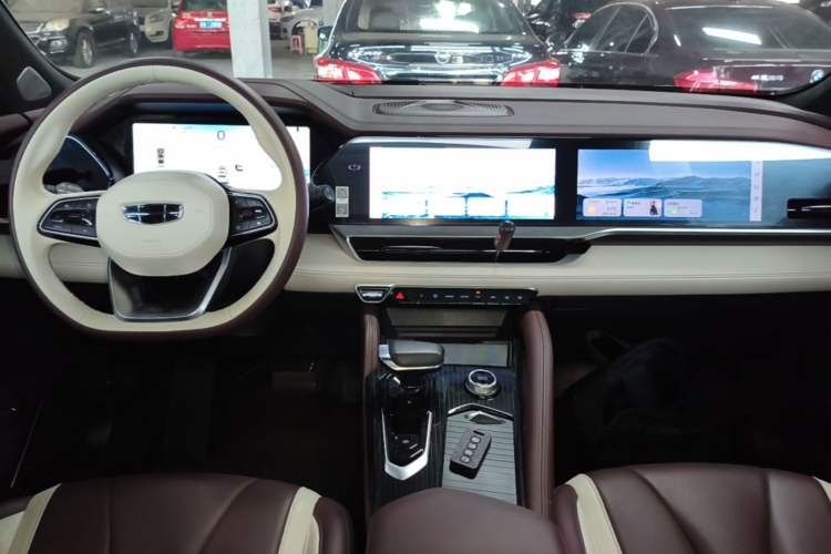 Used Geely Auto Monjaro L 2023 2.0TD High-Power Automatic Two-Wheel Drive Flagship Version Center Console