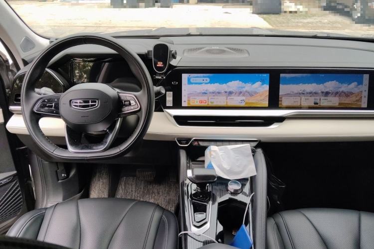 Used Geely Auto Monjaro L 2023 2.0TD High-Power Automatic Two-Wheel Drive Flagship Version Center Console