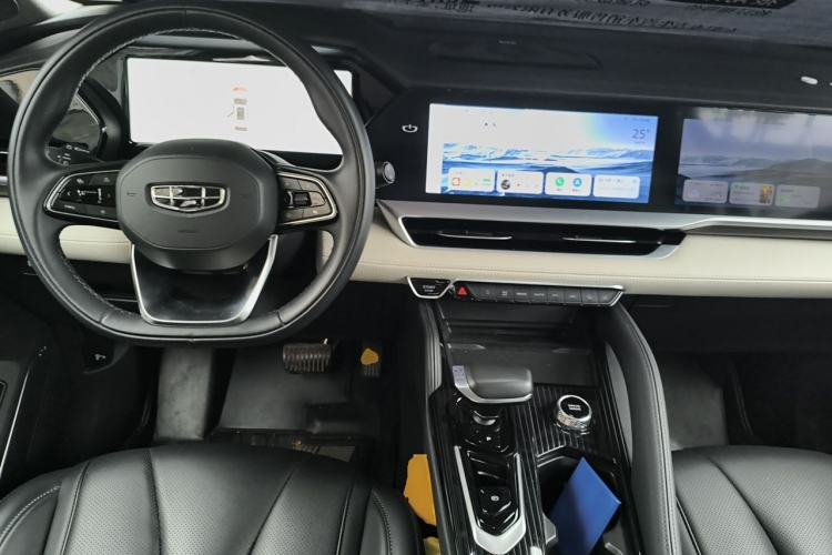 Used Geely Auto Monjaro L 2023 2.0TD High-Power Automatic Two-Wheel Drive Flagship Version Center Console