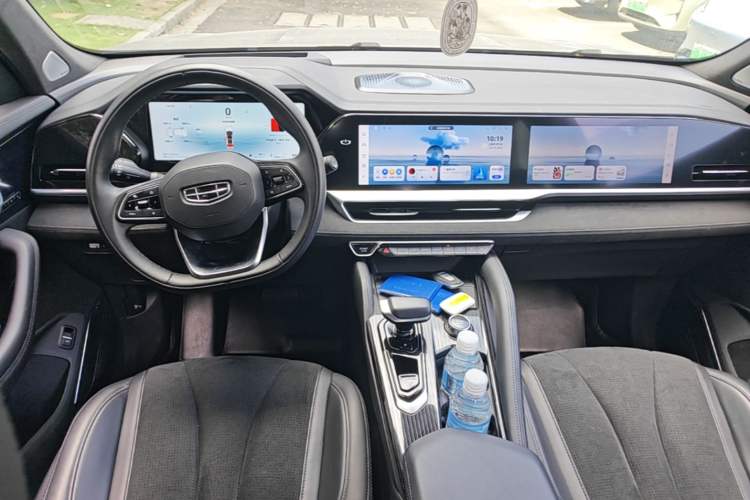 Used Geely Auto Monjaro L 2023 2.0TD High-Power Automatic Two-Wheel Drive Flagship Version Center Console
