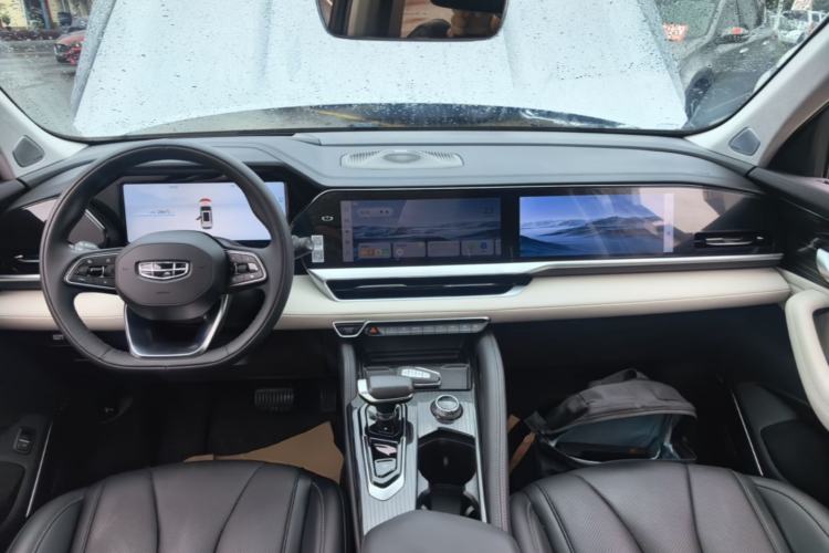 Used Geely Auto Monjaro L 2023 2.0TD High-Power Automatic Two-Wheel Drive Flagship Version Center Console