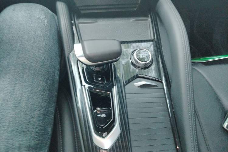 Used Geely Auto Monjaro L 2023 2.0TD High-Power Automatic Two-Wheel Drive Flagship Version Gear Lever