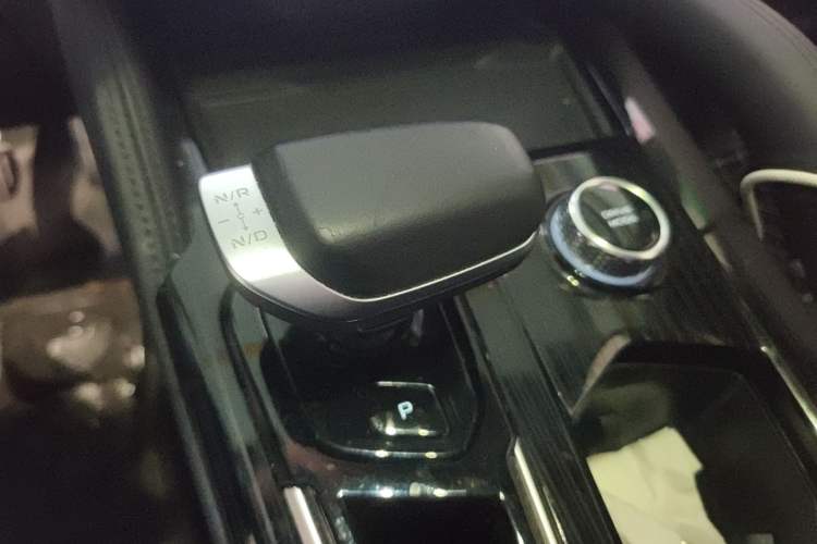 Used Geely Auto Monjaro L 2023 2.0TD High-Power Automatic Two-Wheel Drive Flagship Version Gear Lever