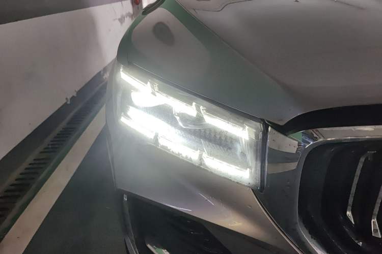 Used Geely Auto Monjaro L 2023 2.0TD High-Power Automatic Two-Wheel Drive Flagship Version Right Front Headlight