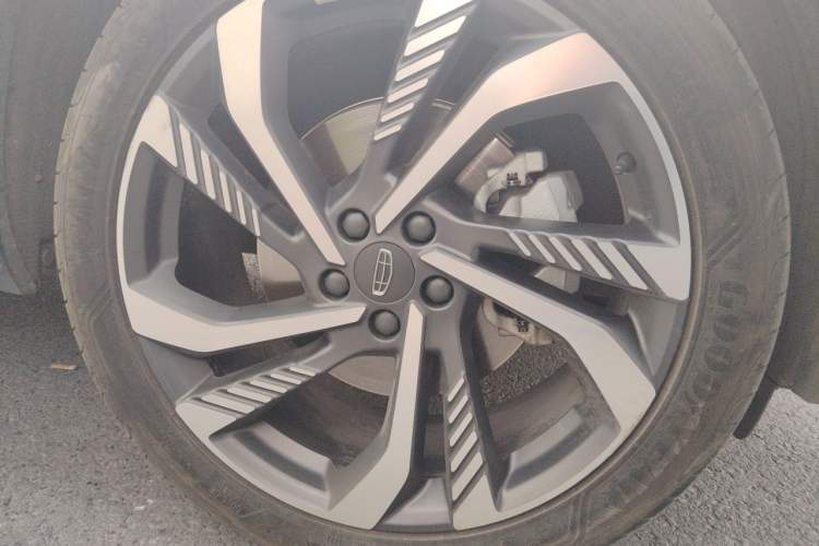 Used Geely Auto Monjaro L 2023 2.0TD High-Power Automatic Two-Wheel Drive Flagship Version Right Front Wheel Hub