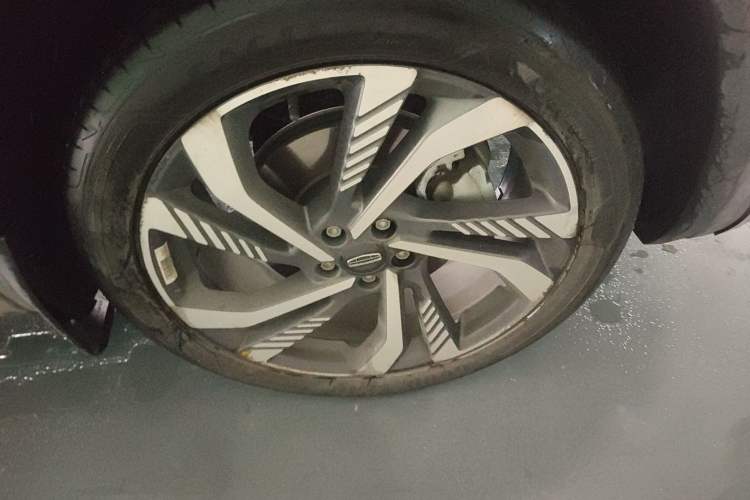 Used Geely Auto Monjaro L 2023 2.0TD High-Power Automatic Two-Wheel Drive Flagship Version Right Front Wheel Hub