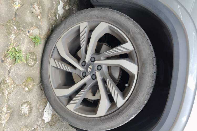 Used Geely Auto Monjaro L 2023 2.0TD High-Power Automatic Two-Wheel Drive Flagship Version Right Front Wheel Hub