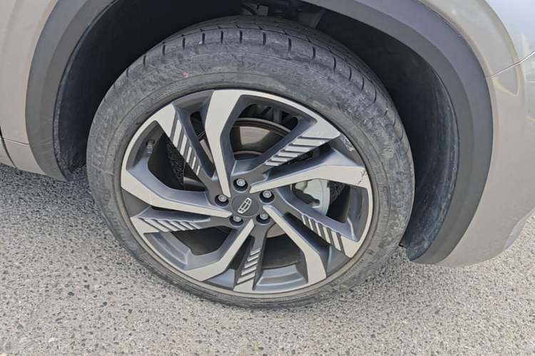 Used Geely Auto Monjaro L 2023 2.0TD High-Power Automatic Two-Wheel Drive Flagship Version Right Front Wheel Hub