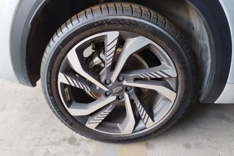 Used Geely Auto Monjaro L 2023 2.0TD High-Power Automatic Two-Wheel Drive Flagship Version Right Rear Wheel Hub