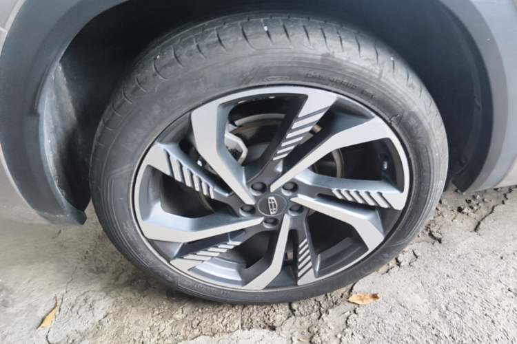 Used Geely Auto Monjaro L 2023 2.0TD High-Power Automatic Two-Wheel Drive Flagship Version Right Rear Wheel Hub