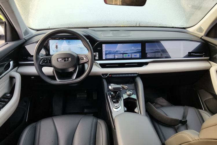 Used Geely Auto Monjaro L 2023 2.0TD High-Power Automatic Two-Wheel Drive Flagship Version Center Console
