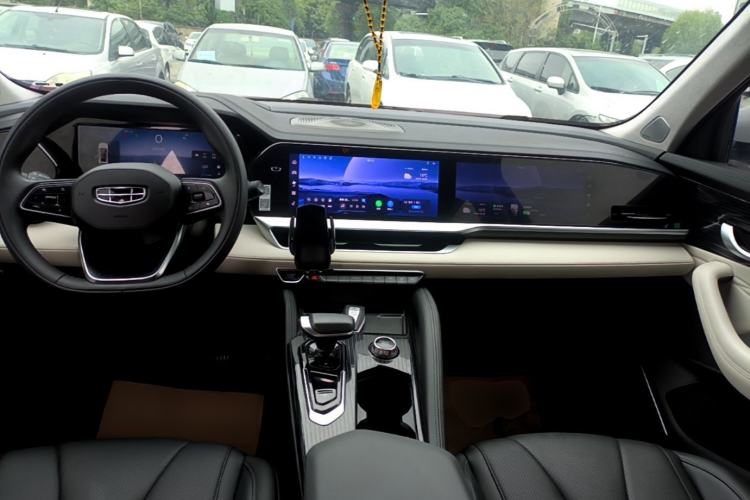 Used Geely Auto Monjaro L 2023 2.0TD High-Power Automatic Two-Wheel Drive Flagship Version Center Console