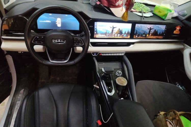 Used Geely Auto Monjaro L 2023 2.0TD High-Power Automatic Two-Wheel Drive Flagship Version Center Console