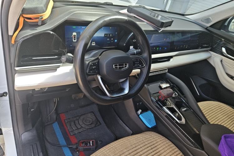 Used Geely Auto Monjaro L 2023 2.0TD High-Power Automatic Two-Wheel Drive Flagship Version Center Console