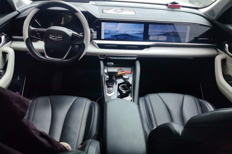 Used Geely Auto Monjaro L 2023 2.0TD High-Power Automatic Two-Wheel Drive Flagship Version Center Console