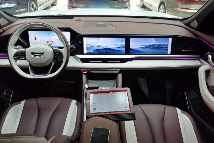 Used Geely Auto Monjaro L 2023 2.0TD High-Power Automatic Two-Wheel Drive Flagship Version Center Console