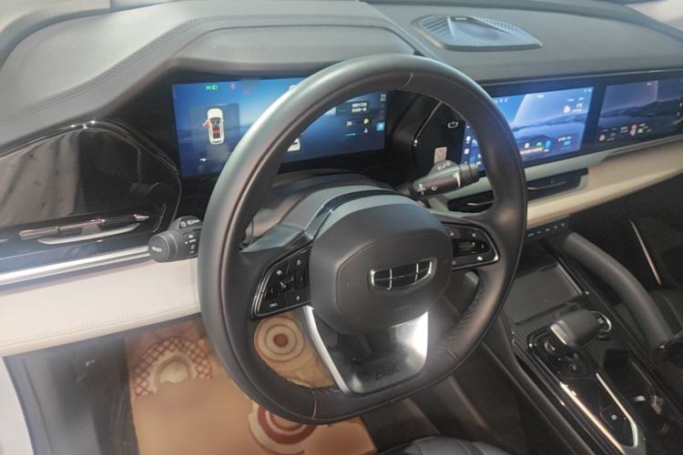 Used Geely Auto Monjaro L 2023 2.0TD High-Power Automatic Two-Wheel Drive Flagship Version Center Console