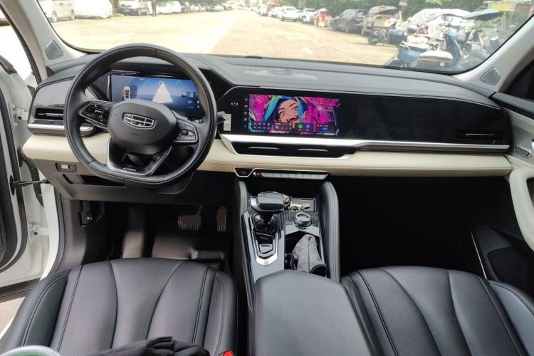 Used Geely Auto Monjaro L 2023 2.0TD High-Power Automatic Two-Wheel Drive Flagship Version Center Console