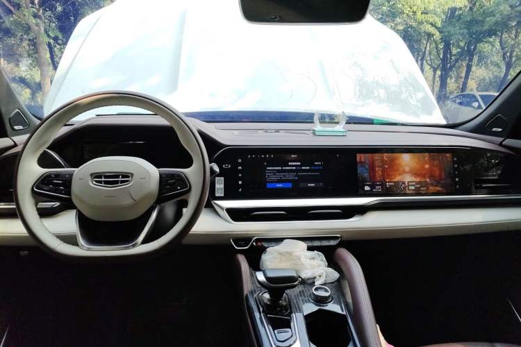 Used Geely Auto Monjaro L 2023 2.0TD High-Power Automatic Two-Wheel Drive Flagship Version Center Console