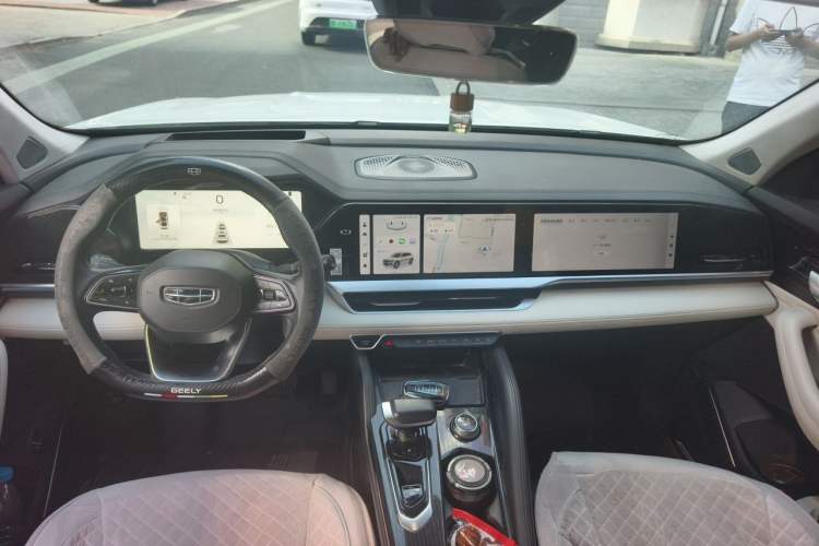 Used Geely Auto Monjaro L 2023 2.0TD High-Power Automatic Two-Wheel Drive Flagship Version Center Console