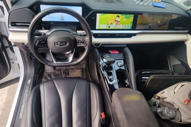 Used Geely Auto Monjaro L 2023 2.0TD High-Power Automatic Two-Wheel Drive Flagship Version Center Console