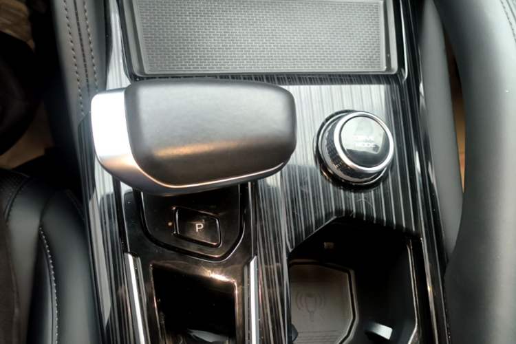 Used Geely Auto Monjaro L 2023 2.0TD High-Power Automatic Two-Wheel Drive Flagship Version Gear Lever