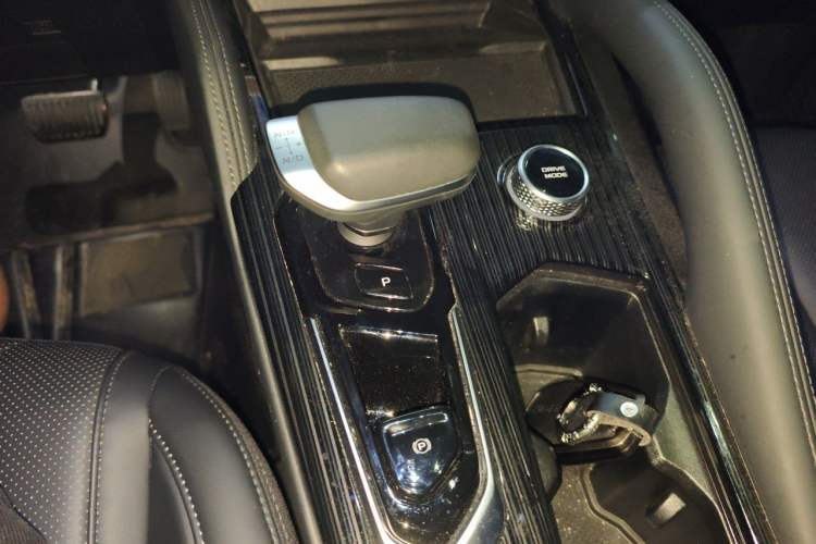 Used Geely Auto Monjaro L 2023 2.0TD High-Power Automatic Two-Wheel Drive Flagship Version Gear Lever