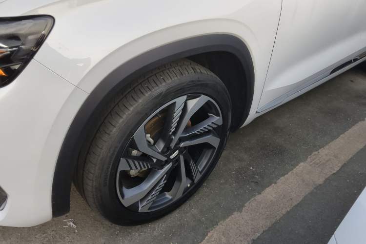 Used Geely Auto Monjaro L 2023 2.0TD High-Power Automatic Two-Wheel Drive Flagship Version Left Front Wheel Hub