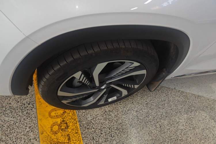 Used Geely Auto Monjaro L 2023 2.0TD High-Power Automatic Two-Wheel Drive Flagship Version Left Front Wheel Hub