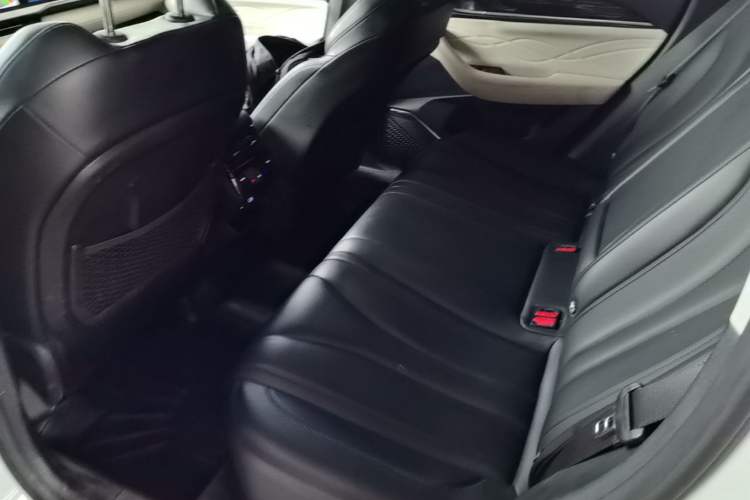 Used Geely Auto Monjaro L 2023 2.0TD High-Power Automatic Two-Wheel Drive Flagship Version Left Rear Seat