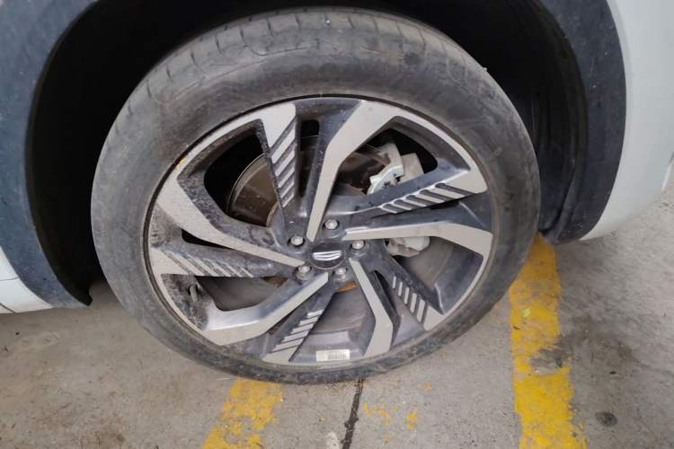 Used Geely Auto Monjaro L 2023 2.0TD High-Power Automatic Two-Wheel Drive Flagship Version Right Front Wheel Hub