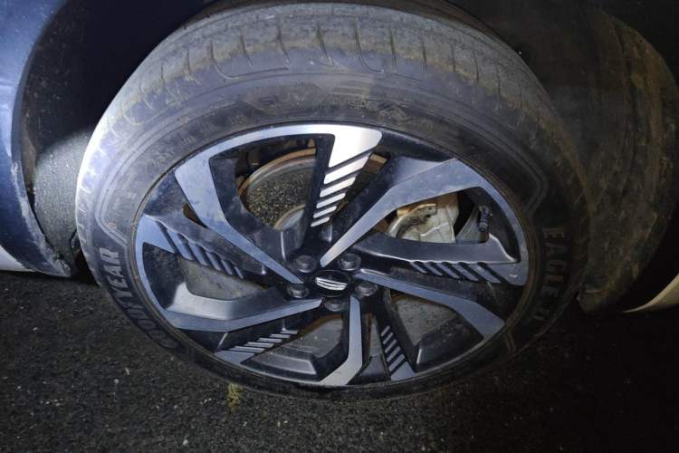 Used Geely Auto Monjaro L 2023 2.0TD High-Power Automatic Two-Wheel Drive Flagship Version Right Front Wheel Hub