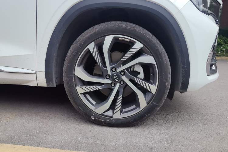 Used Geely Auto Monjaro L 2023 2.0TD High-Power Automatic Two-Wheel Drive Flagship Version Right Front Wheel Hub