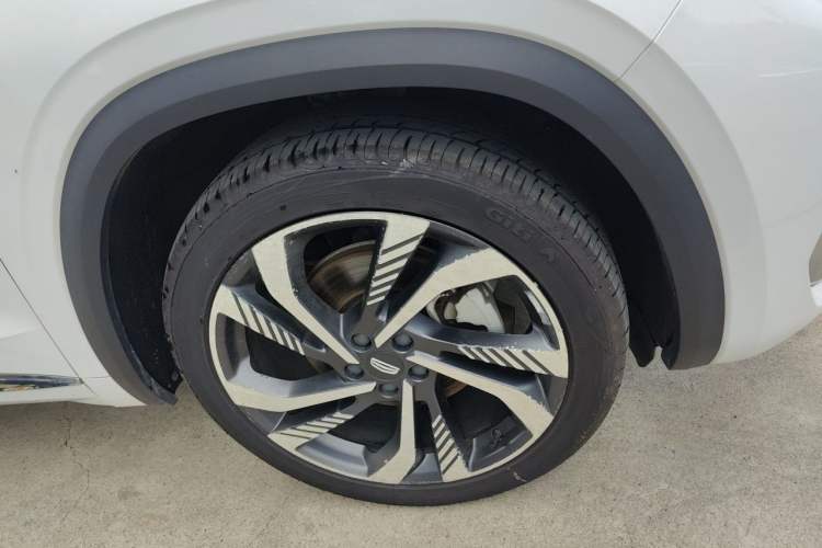 Used Geely Auto Monjaro L 2023 2.0TD High-Power Automatic Two-Wheel Drive Flagship Version Right Front Wheel Hub