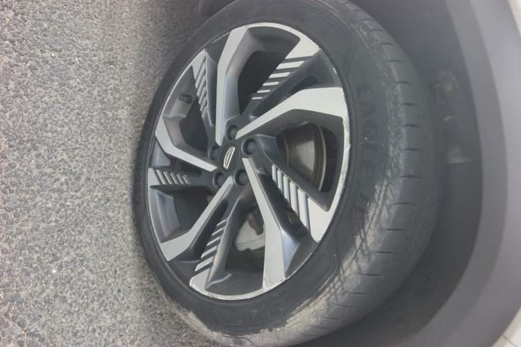 Used Geely Auto Monjaro L 2023 2.0TD High-Power Automatic Two-Wheel Drive Flagship Version Right Front Wheel Hub