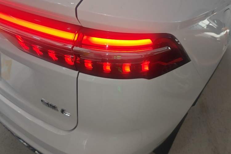 Used Geely Auto Monjaro L 2023 2.0TD High-Power Automatic Two-Wheel Drive Flagship Version Right Rear Taillight