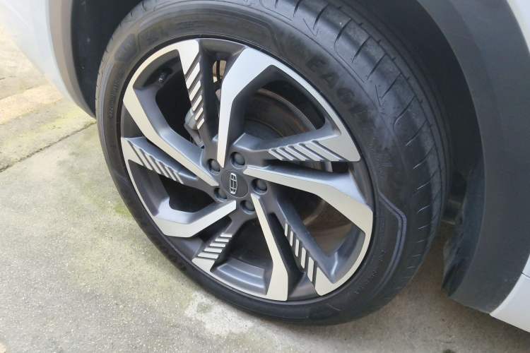 Used Geely Auto Monjaro L 2023 2.0TD High-Power Automatic Two-Wheel Drive Flagship Version Right Rear Wheel Hub