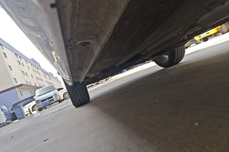 Used Geely Auto Monjaro L 2023 2.0TD High-Power Automatic Two-Wheel Drive Flagship Version Right Side Sill