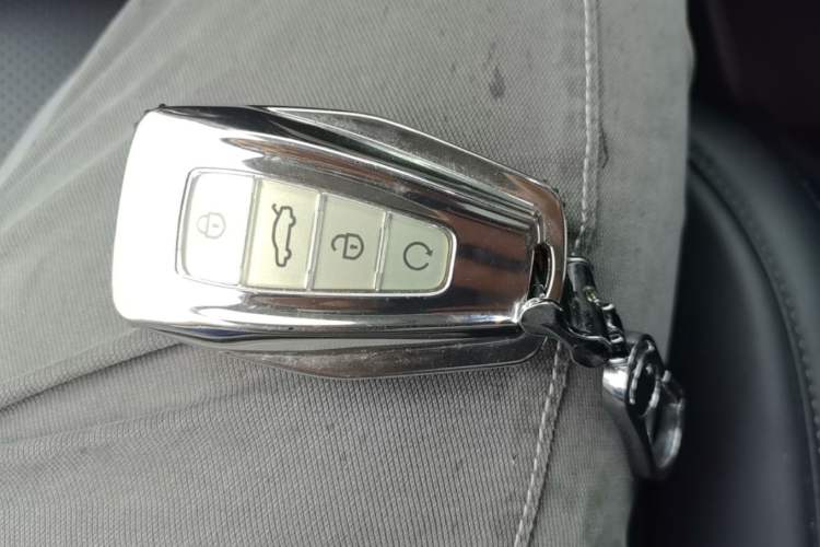 Used Geely Auto Monjaro L 2023 2.0TD High-Power Automatic Two-Wheel Drive Flagship Version Vehicle Key