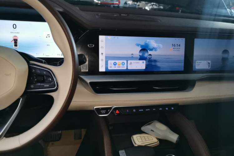 Used Geely Auto Monjaro L 2024 2.0TD High-Power Automatic Two-Wheel Drive Yunqi Version Audio And AC Panel