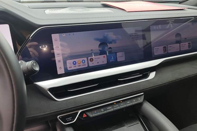 Used Geely Auto Monjaro L 2024 2.0TD High-Power Automatic Two-Wheel Drive Skyline Edition Audio And AC Panel