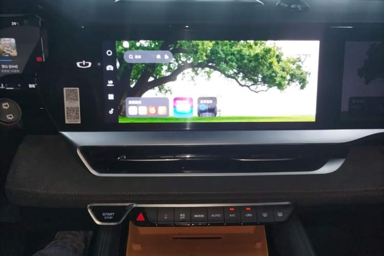 Used Geely Auto Monjaro L 2024 2.0TD High-Power Automatic Two-Wheel Drive Skyline Edition Audio And AC Panel