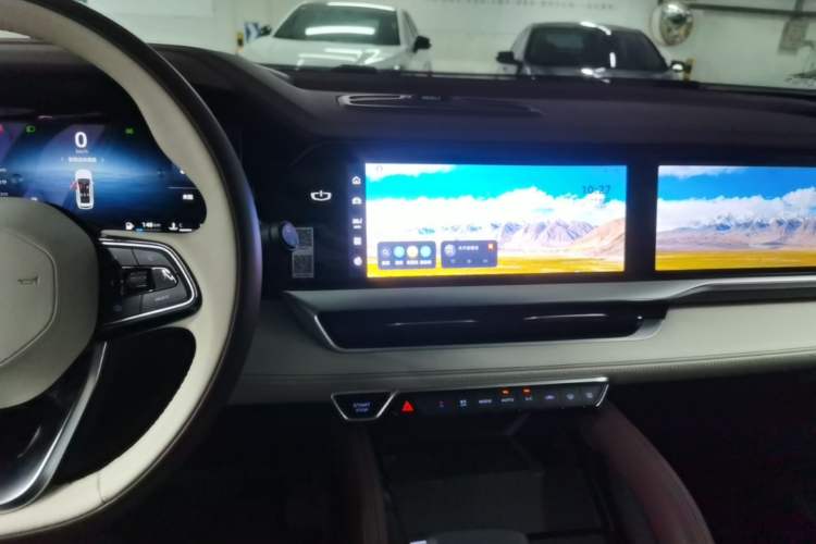 Used Geely Auto Monjaro L 2024 2.0TD High-Power Automatic Two-Wheel Drive Yunqi Version Audio And AC Panel