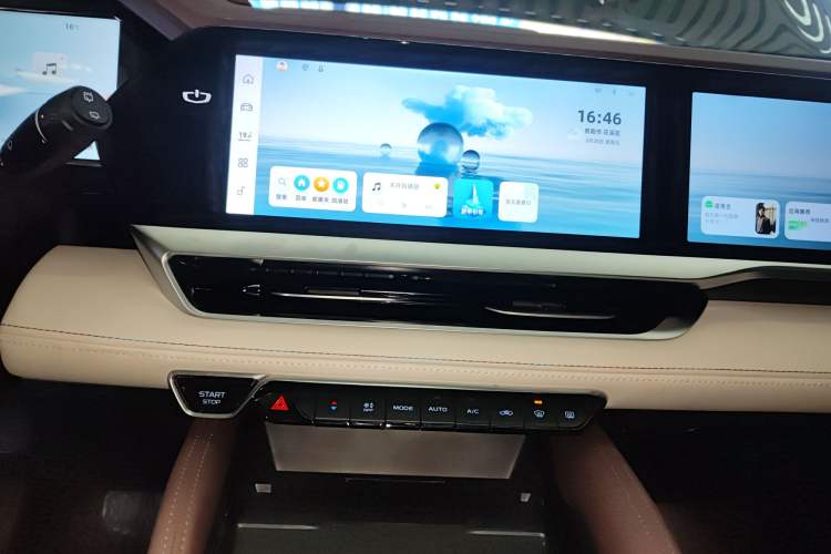 Used Geely Auto Monjaro L 2024 2.0TD High-Power Automatic Two-Wheel Drive Yunqi Version Audio And AC Panel