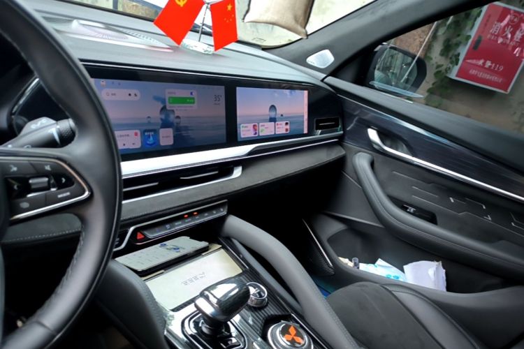 Used Geely Auto Monjaro L 2024 2.0TD High-Power Automatic Two-Wheel Drive Skyline Edition Audio And AC Panel