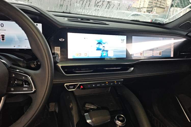 Used Geely Auto Monjaro L 2024 2.0TD DCT EVO Two-Wheel Drive Long-Range Version Audio And AC Panel