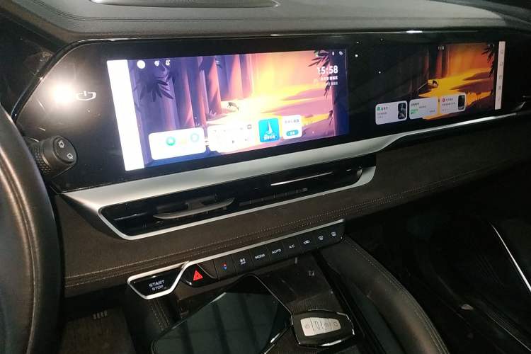 Used Geely Auto Monjaro L 2024 2.0TD High-Power Automatic Two-Wheel Drive Skyline Edition Audio And AC Panel
