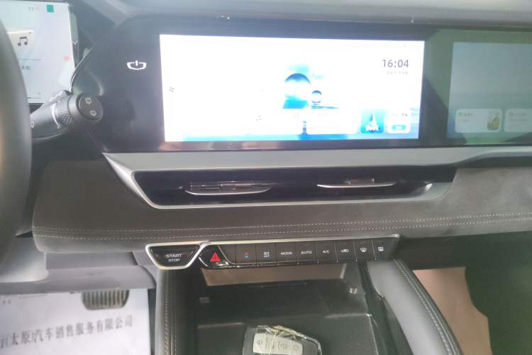 Used Geely Auto Monjaro L 2024 2.0TD High-Power Automatic Two-Wheel Drive Skyline Edition Audio And AC Panel